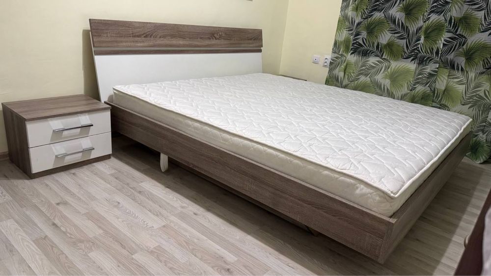 Спалня+матрак+нощни шкафчета