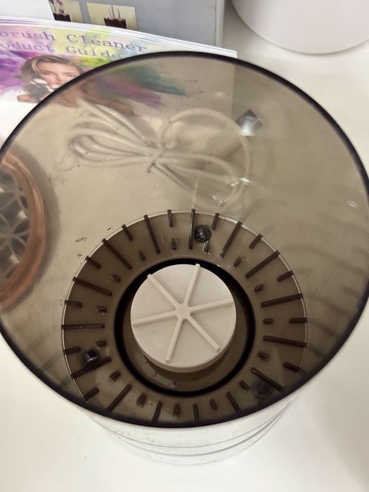 Aparat electric curatare pensule machiaj