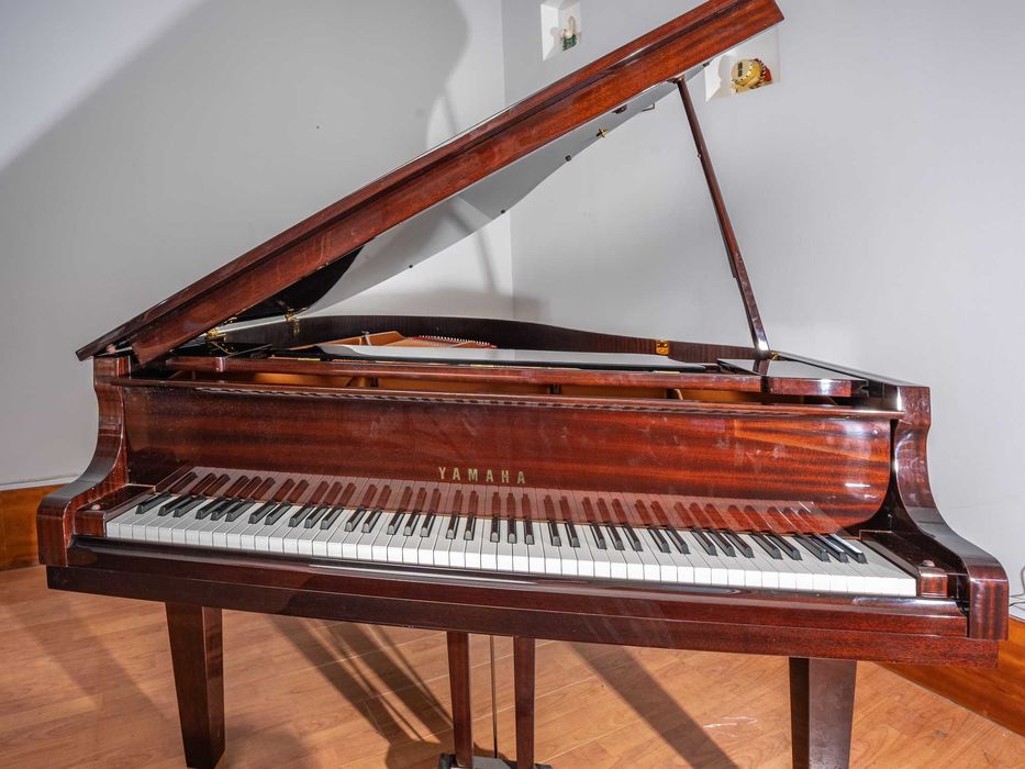 Отличный Рояль Yamaha