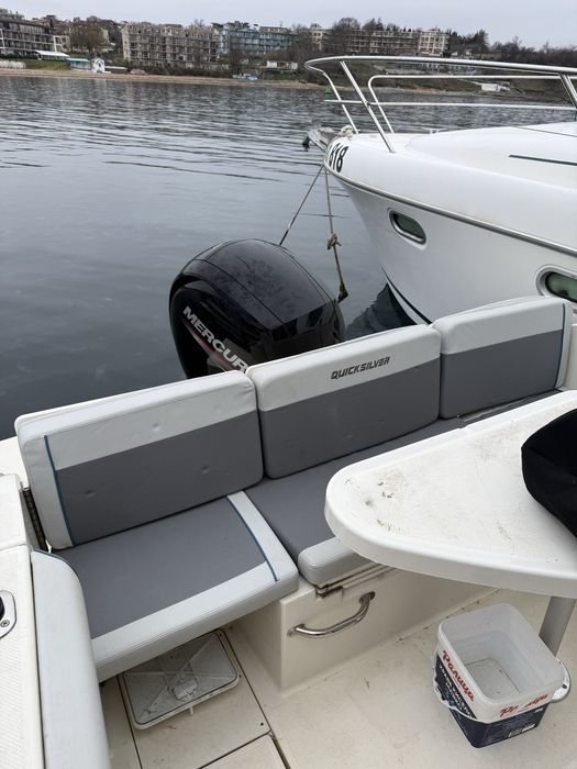 Продавам лодка QUICKSILVER 625 PILOTHOUSE + чисто нов колесар купуван