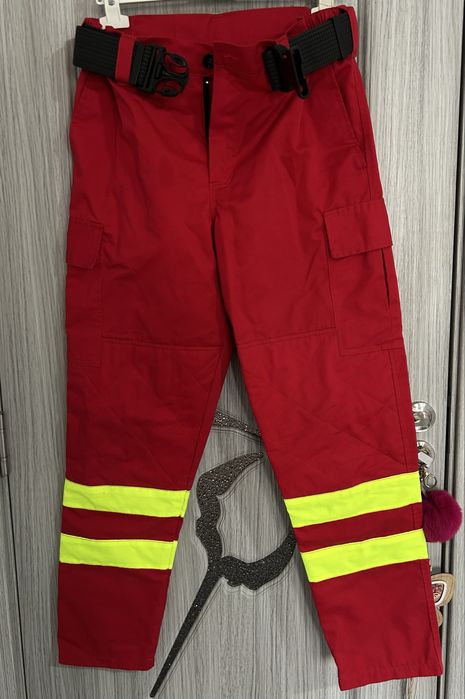 550lei Costum SMURD/  Set haine SMURD - mărimea S, stare foarte bună.