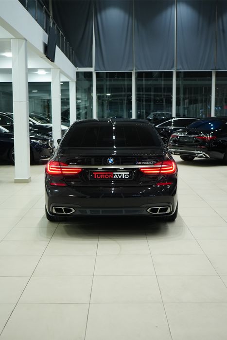 BMW M760Li V12 xDrive