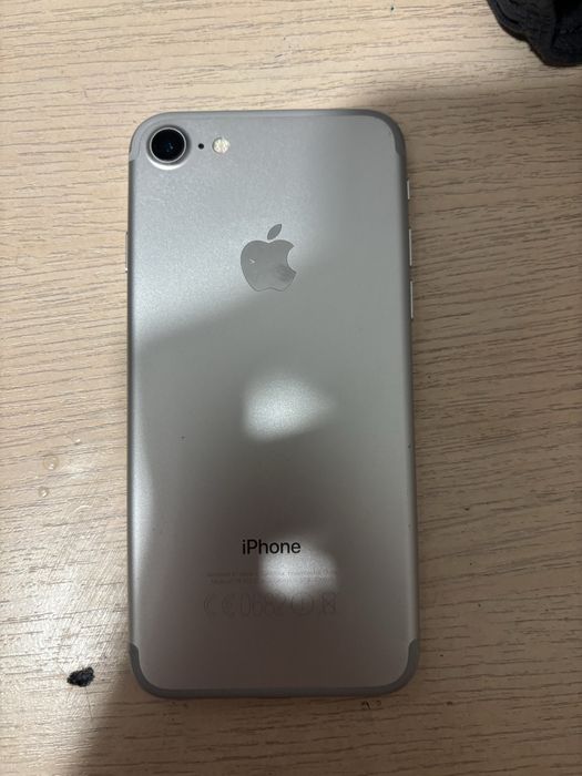 iPhone 7 в идеальном состоянии
