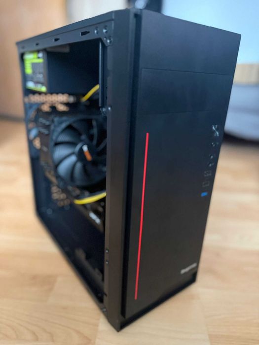 PC Gaming CPU Ryzen 7 3800XT GPU RX 6600XT