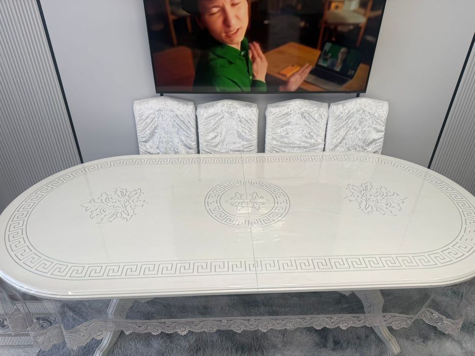 Продается  стол для гостинной