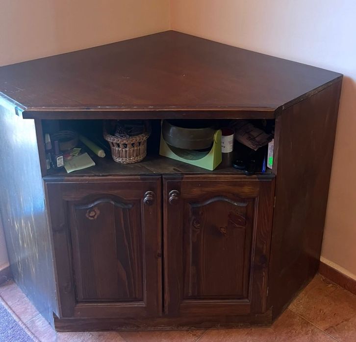 Скрин, ъглов шкаф и бюфет/витрина от естествено дърво