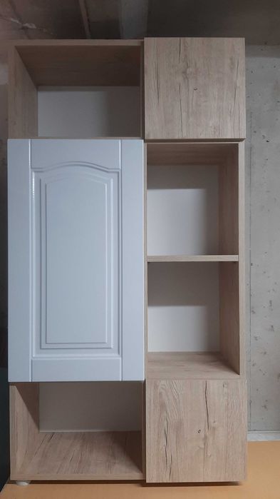 Етажерки. Шкаф. Чукче за входна врата  и  первази.