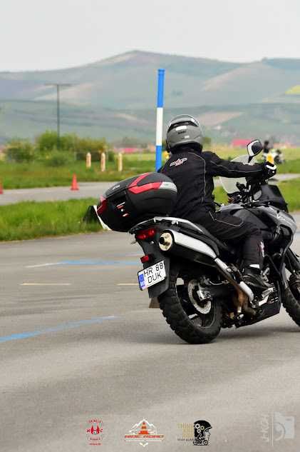Suzuki V-Strom 650 -stare foarte buna + topcase inclus