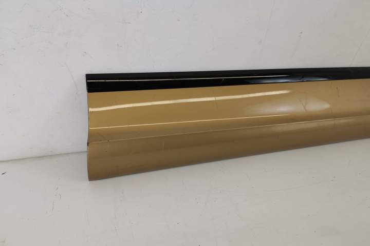 Бентли Бентайга / Bentley Bentayga Оригинална дясна предна врата, добр