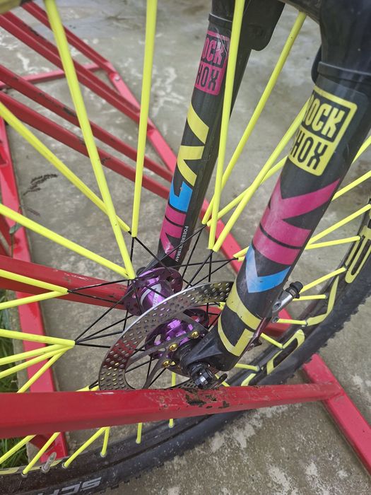 Bicicletă giant full suspension