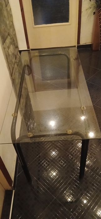 Стъклена маса (холна)