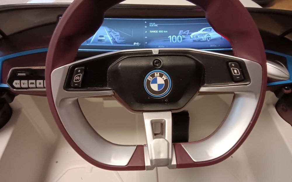Masina BMW pentru copii
