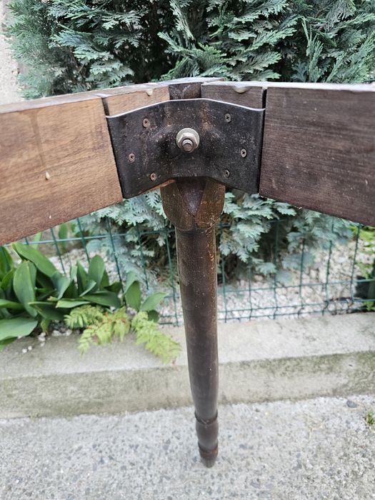Cadru masă din lemn masiv cu picioare strunjite (Proiect DIY / Recondiționare)