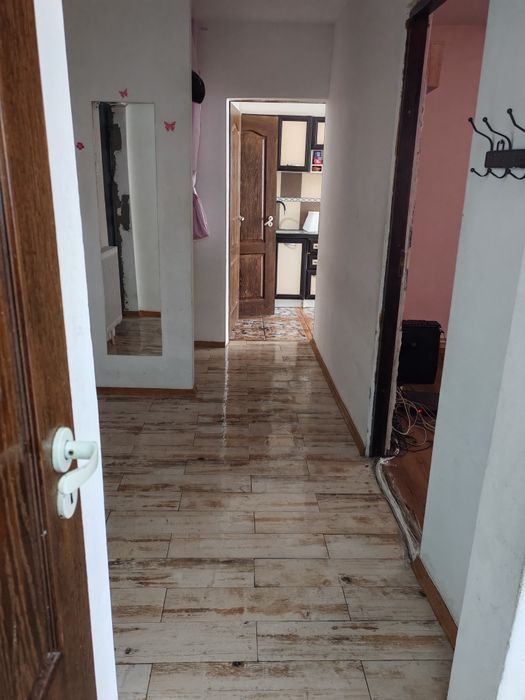 Vând apartament 4 camere