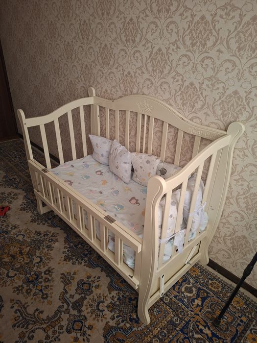 Продаётся детская кроватка-качалка King Baby