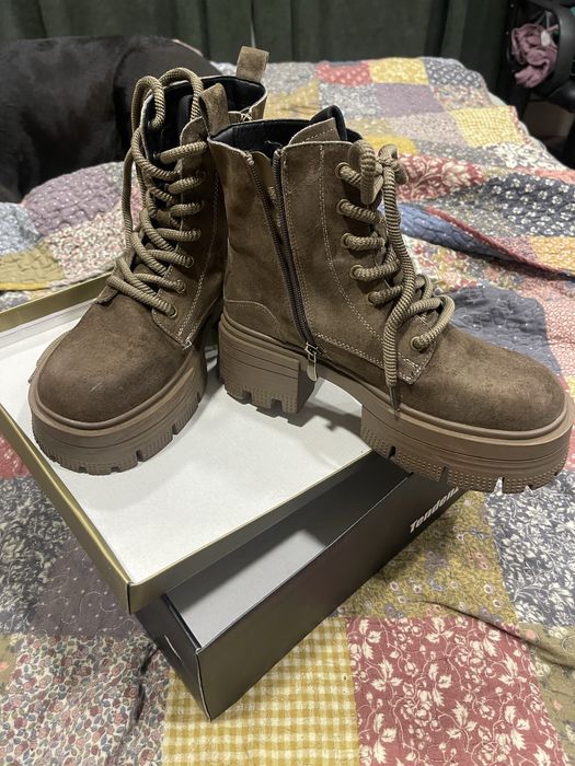 Боти от естествен велур