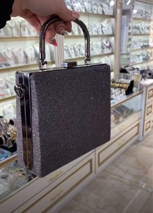 Официална черна чанта