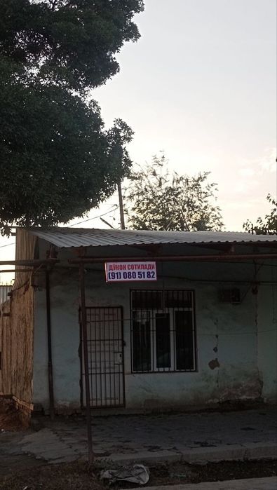 Do'kon sotiladi yo'l yoqasida gijduvonda