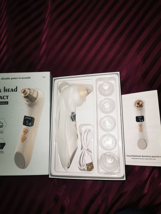 Почистващ уред за лице с камера