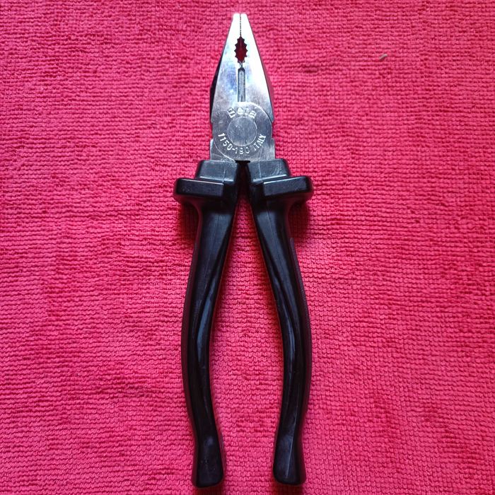 Итальянские плоскогубцы Beta