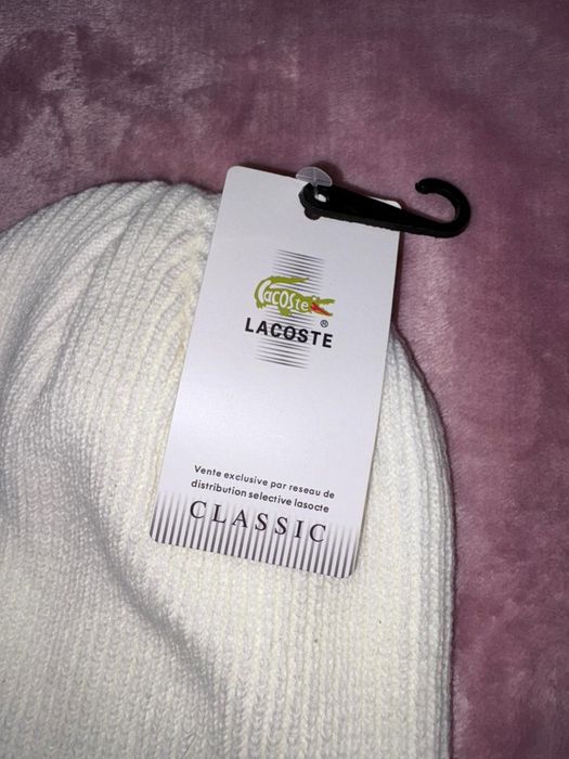 Căciulă Lacoste Alb Alba eticheta