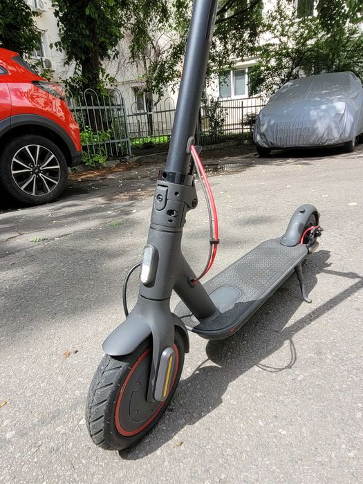 Trotineta electrica Xiaomi Mi Electric Scooter Pro 2 in Garantie