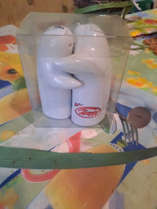 Порцеланови солнички сол пипер BE HAPPY