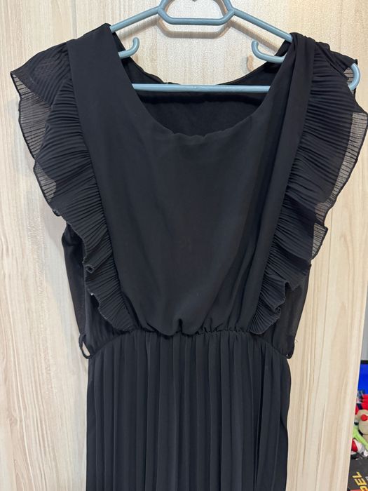 Черна дамска рокля