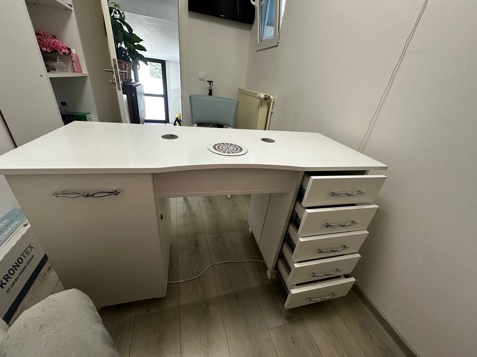 Vand masa manichiura, 5 sertare, aspirator incorporat