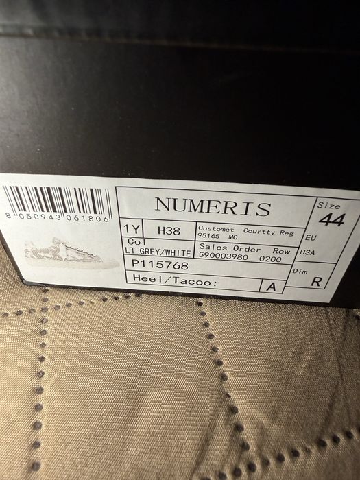 Numeris, marimea 44, noi