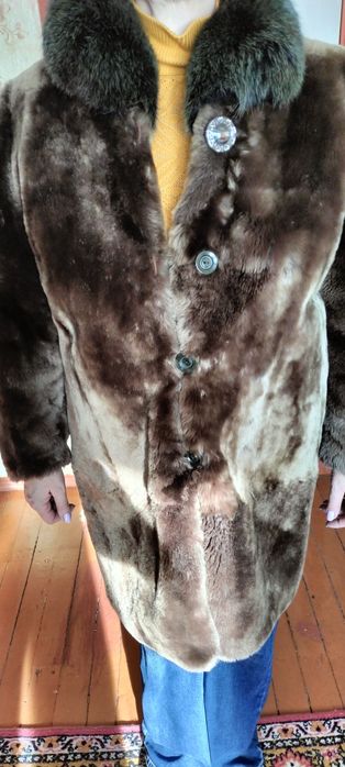 Женская цигейковая шуба.