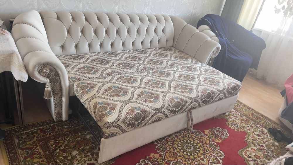 Продам диван . Срочно