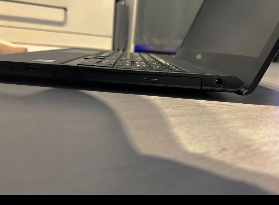 Лаптоп Fujitsu Lifebook A359 i3 8th Gen UHD 620 8GB RAM 256GB SSD Без Батерия