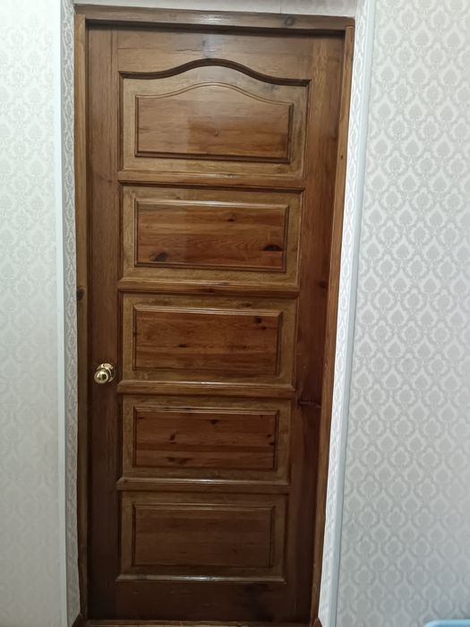 Продается деревянная входная дверь