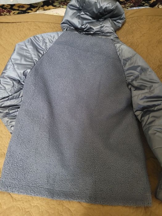 Продам куртку женскую 50размер