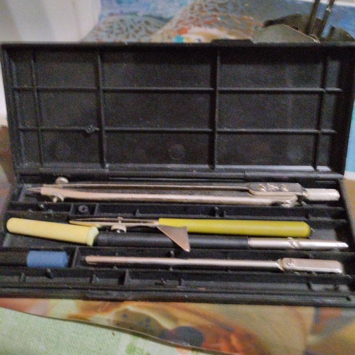 Готовальня (набор чертёжный школьника)