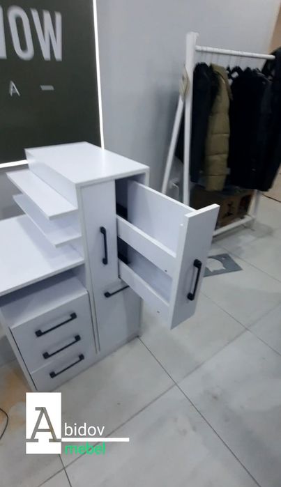 Маникюрный стол для Вашего бизнеса.  Удобный и функциональная.