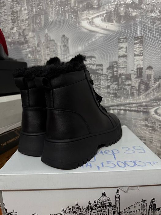 Новые зимние ботинки 39