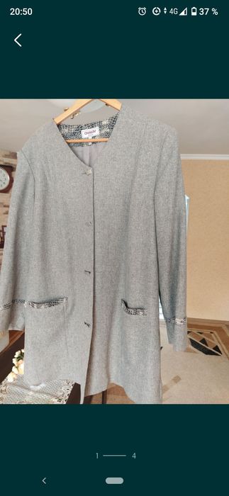 Продам пиджак размер на фото указан  5 тыс тг