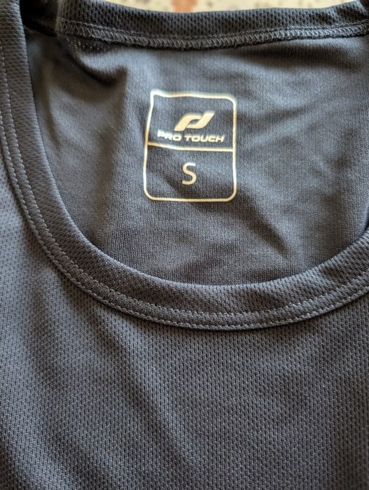 Tricouri noi S, INTERSPORT  5 bucăți 25 lei