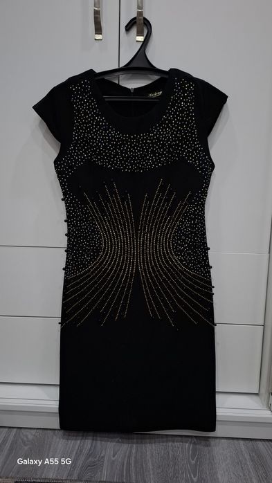 Продам женские платья