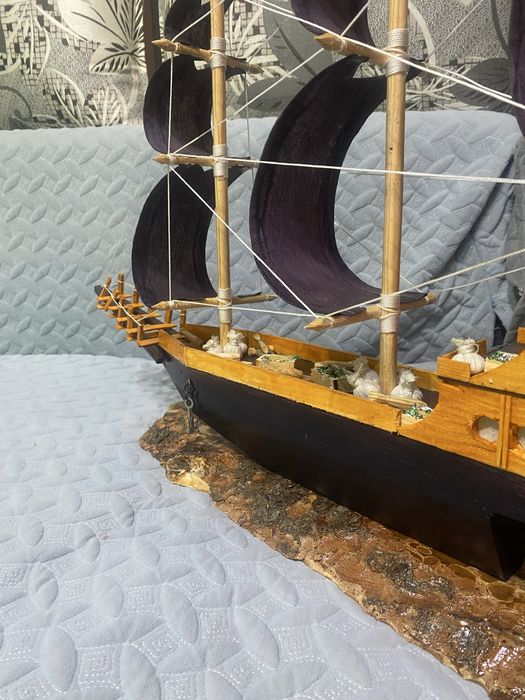 Продаю караблик зделан ручной