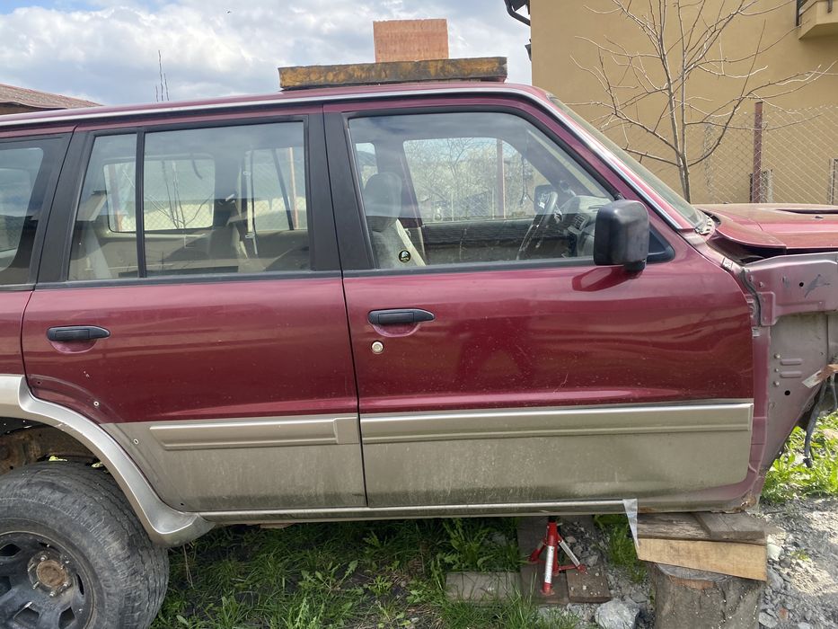 Dezmembraz nissan patrol y61