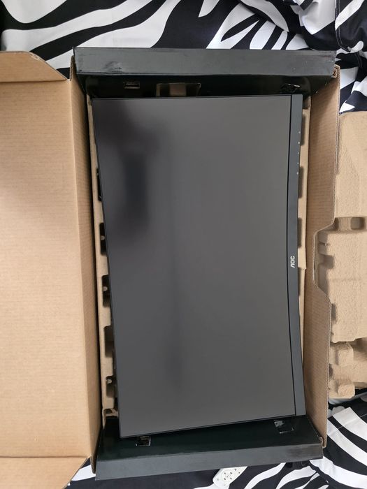Monitor AOC 240hz  0.3 ms gaming display port și hdmi