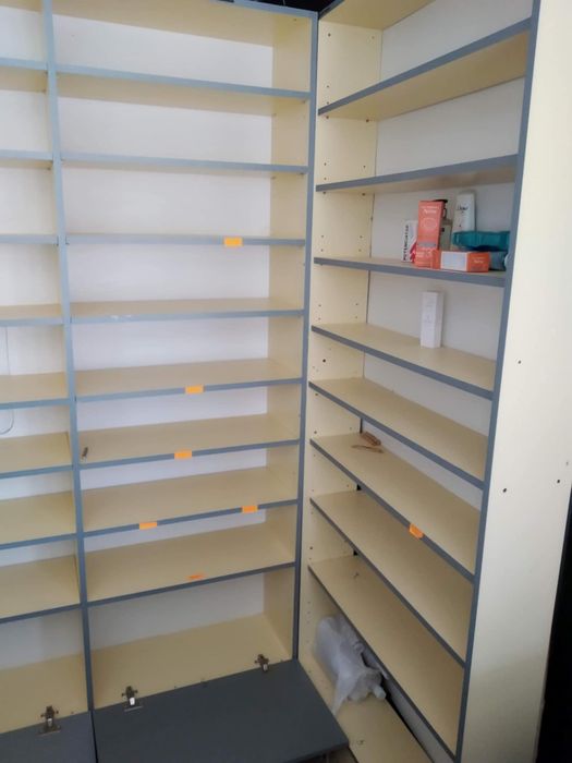 Оборудване, рафтове и шкафове за аптека/магазин