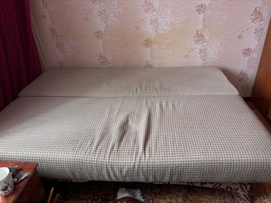 Продам старый диван