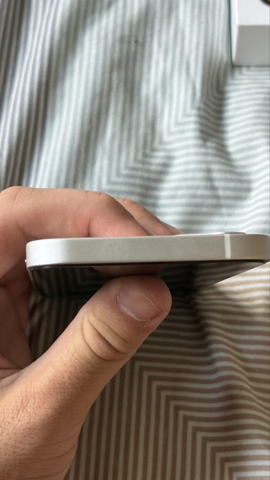 Продавам iPhone 12