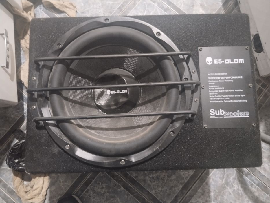 Продам Сабвуфер 30.к новый стоял 2 недели