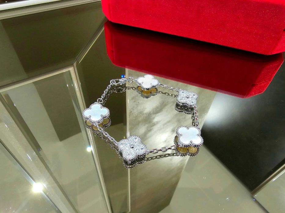 Van Cleef & Arpels VCA Silver Mother Diamond Alhambra Дамска Гривна