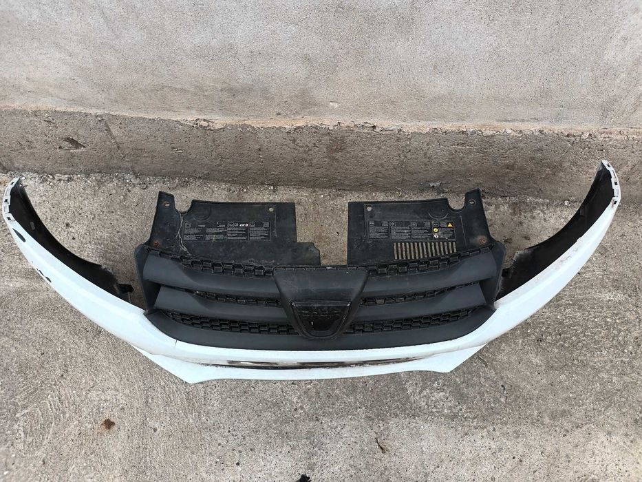 предна броня за дачия сандеро II дачиа с маска решетки DACIA SANDERO 2